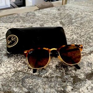 Like new Clubmaster Ray Bans!